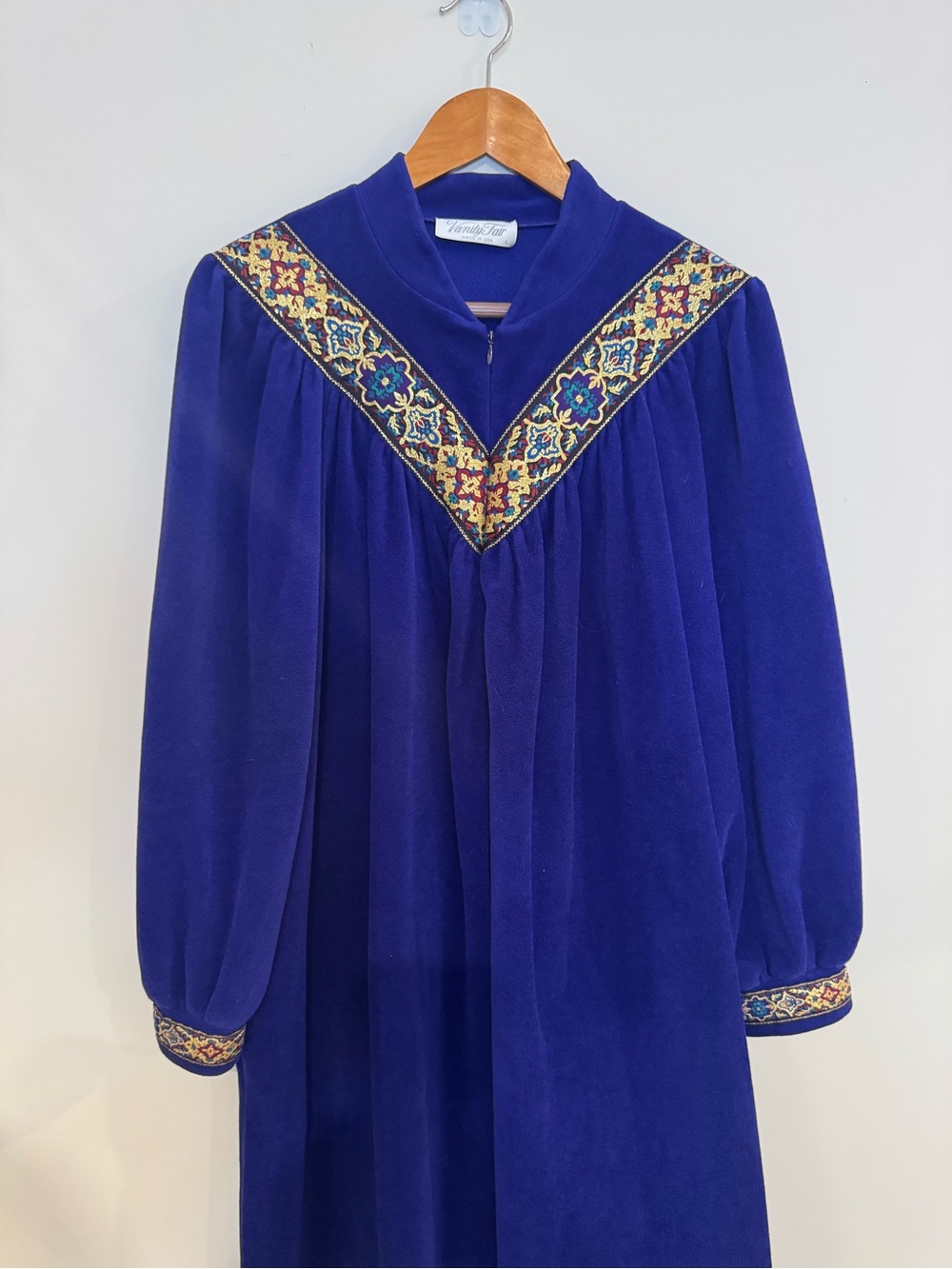 Vintage Vanity Fair Purple Velour Robe Housecoat L Tapestry Trim Zip Front USA